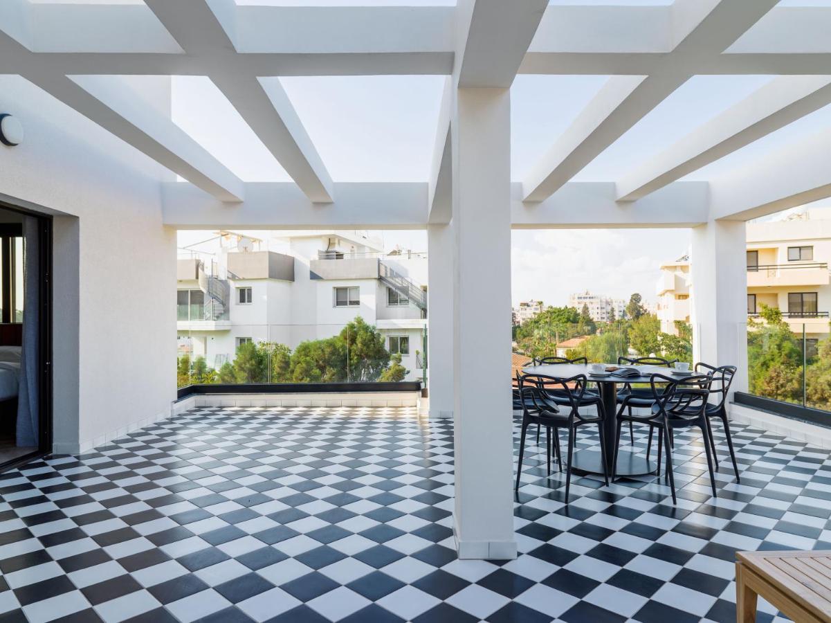 Liv The City Suites Adults Only Ларнака Екстериор снимка