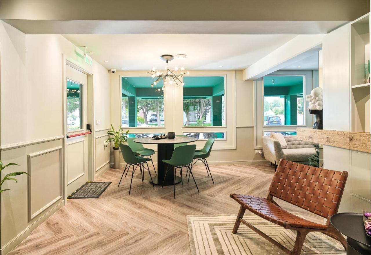 Liv The City Suites Adults Only Ларнака Екстериор снимка