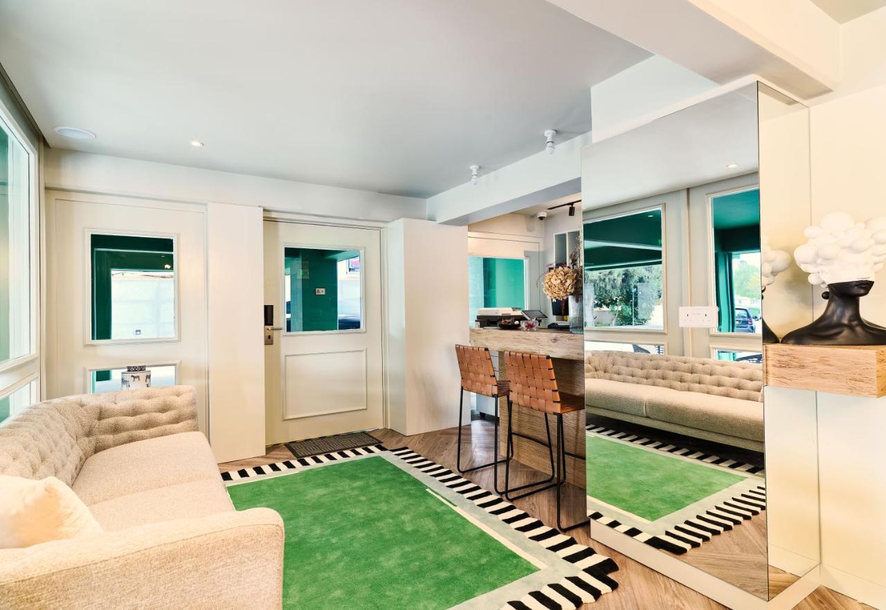 Liv The City Suites Adults Only Ларнака Екстериор снимка