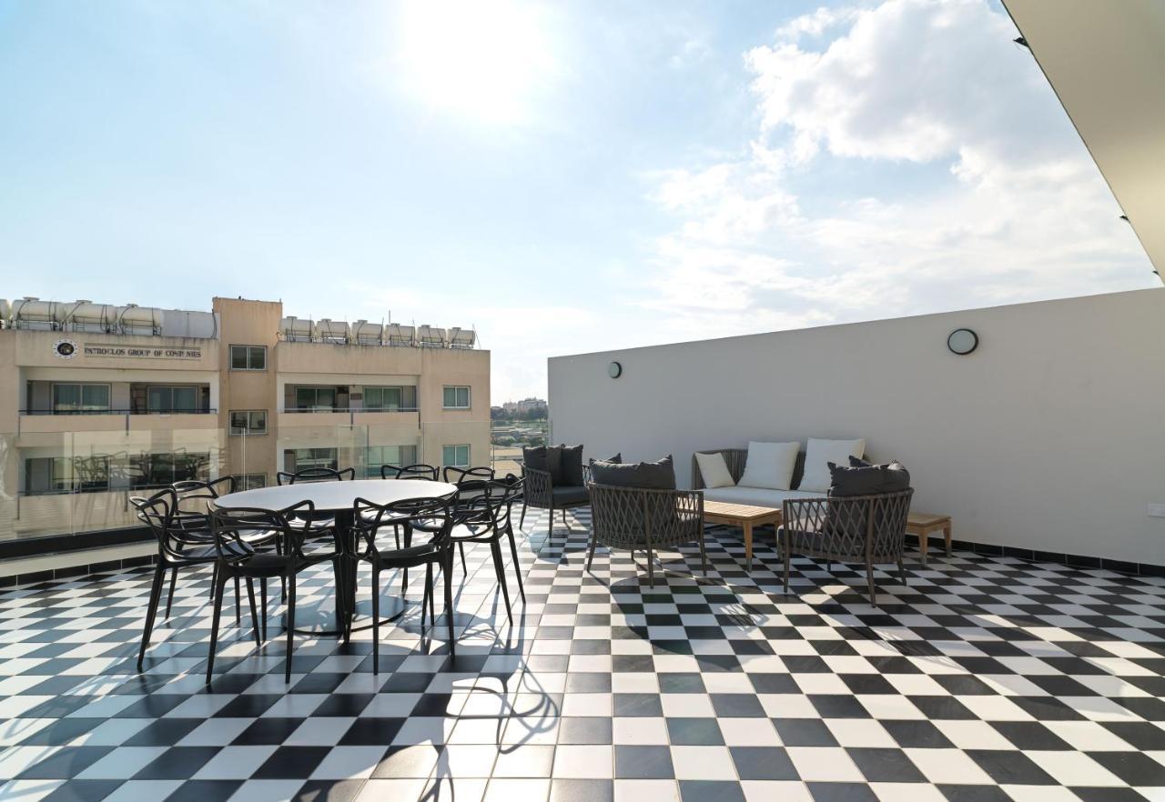 Liv The City Suites Adults Only Ларнака Екстериор снимка