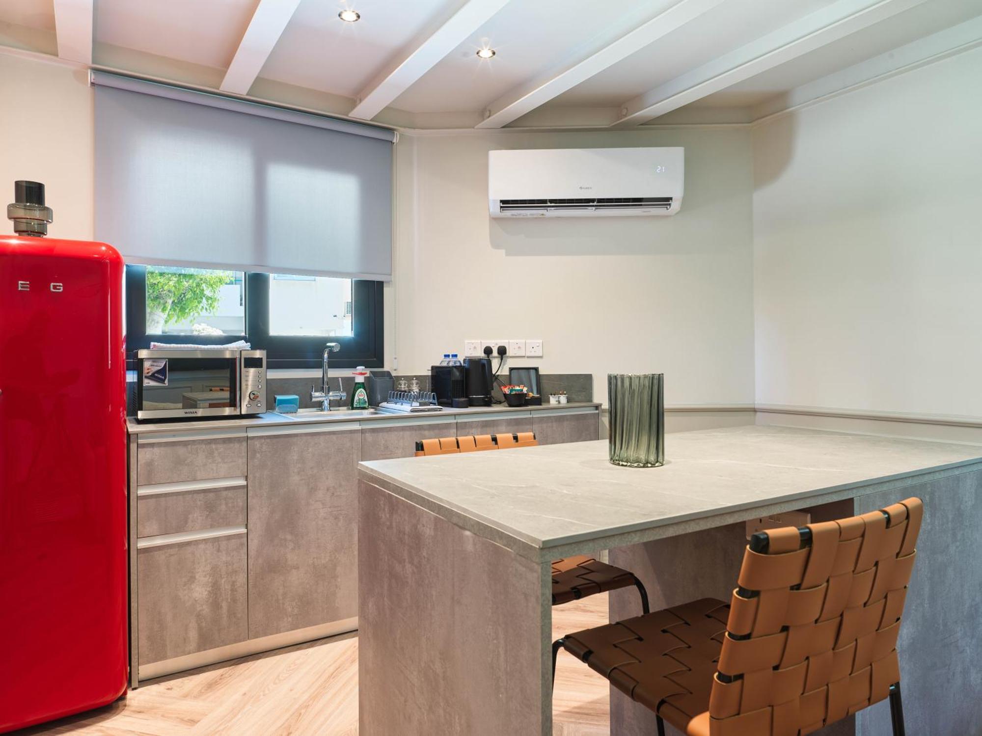 Liv The City Suites Adults Only Ларнака Екстериор снимка