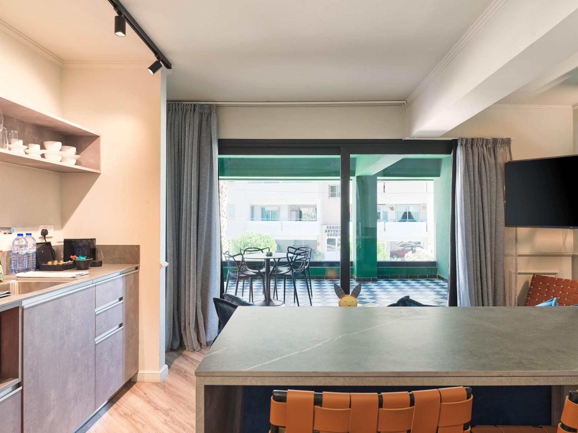 Liv The City Suites Adults Only Ларнака Екстериор снимка