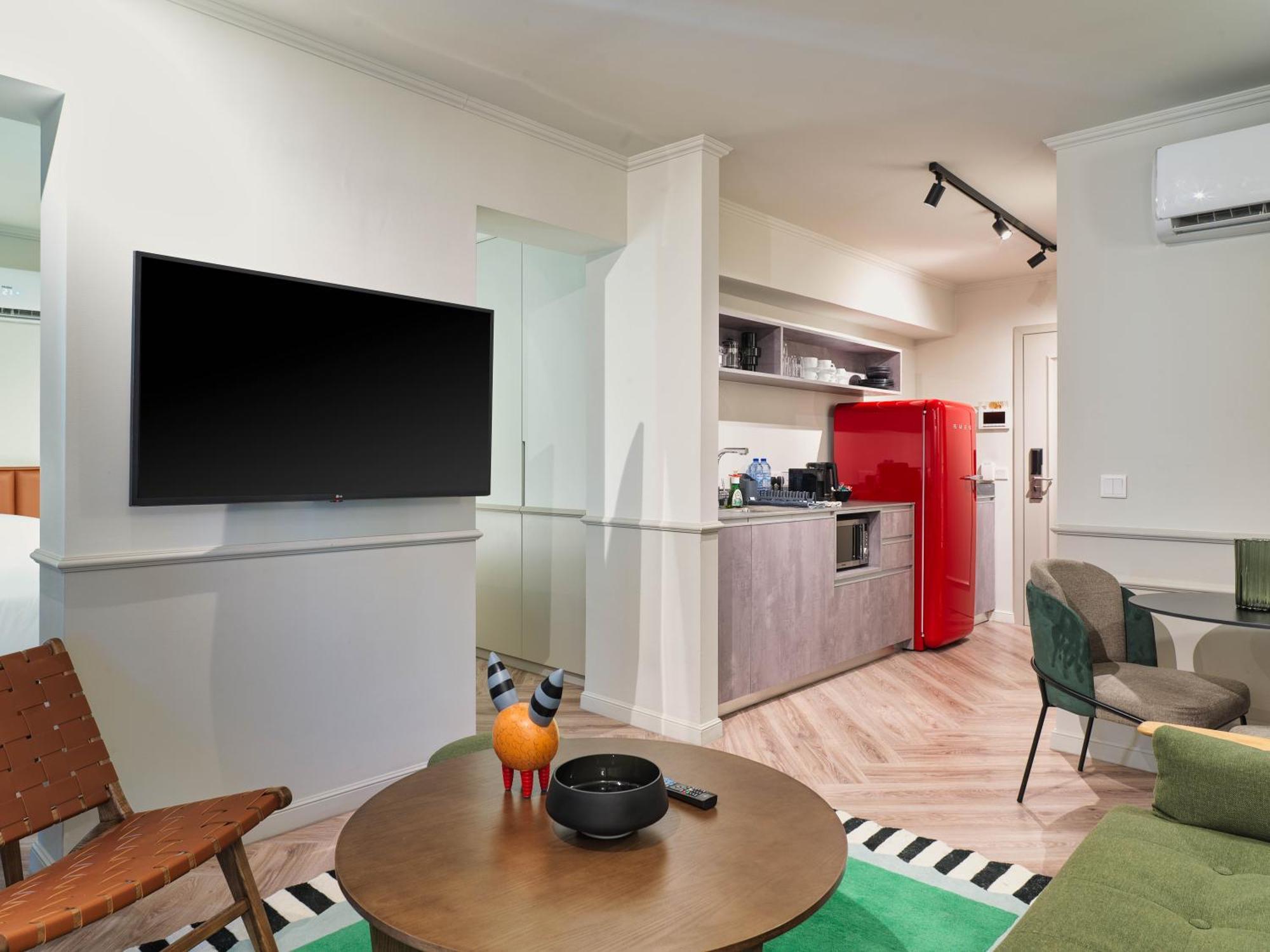 Liv The City Suites Adults Only Ларнака Екстериор снимка