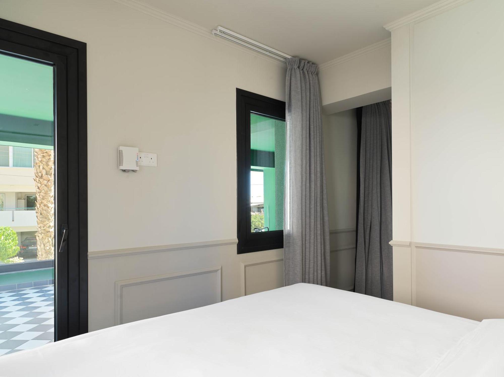 Liv The City Suites Adults Only Ларнака Екстериор снимка