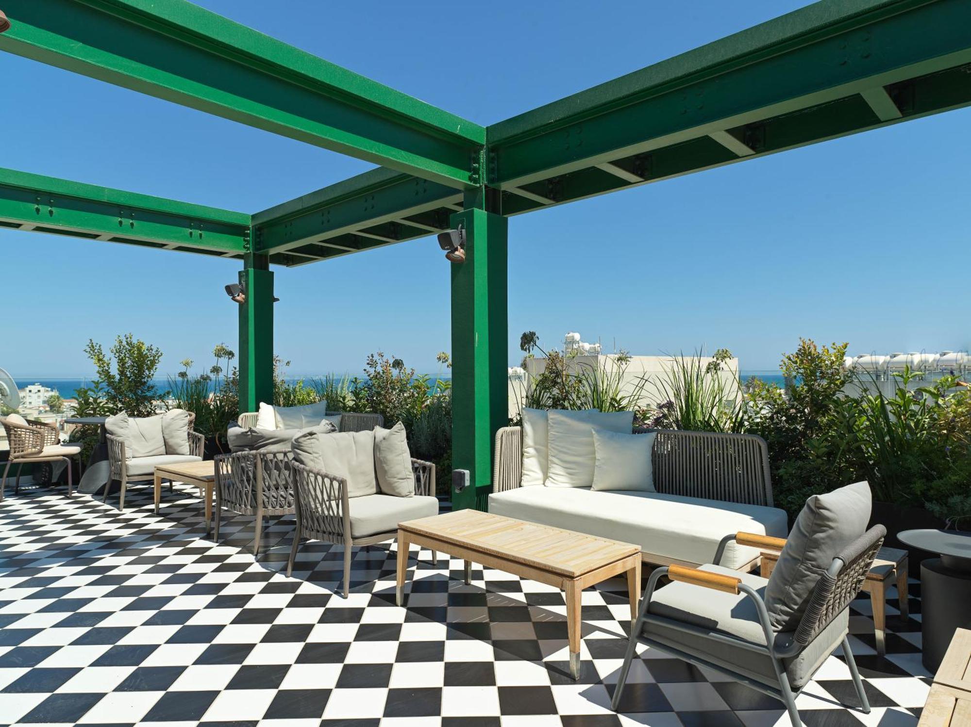 Liv The City Suites Adults Only Ларнака Екстериор снимка